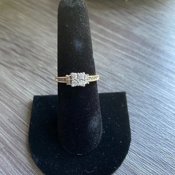 Jewelry - 10K Gold Diamond Ring